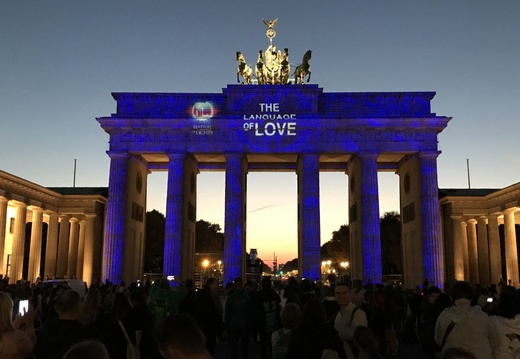 Brandenburger Tor #8: The Language of LOVE