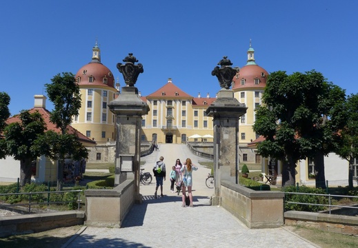 Zum Schloss Moritzburg #2